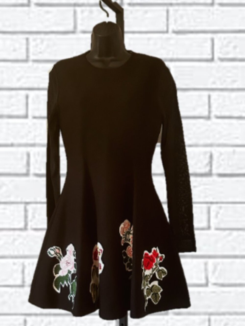 Oscar de la Renta |  Long sleeve Embroidered Flowers Dress